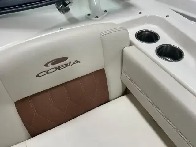 Cobia 240 Dual Console