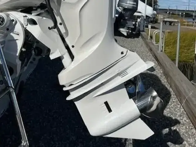 Cobia 265 Center Console Open