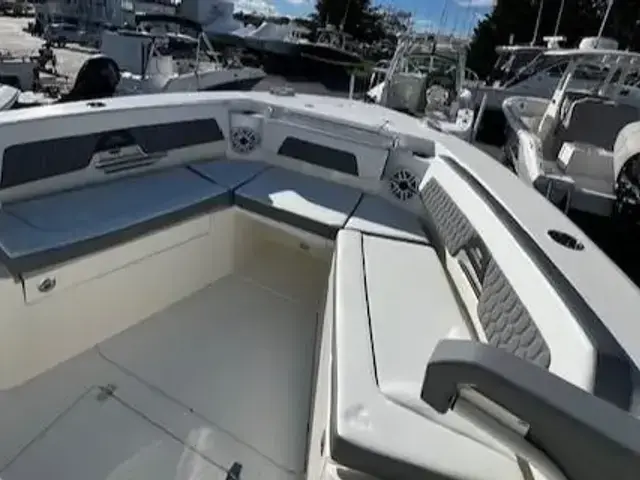 Cobia 285 Center Console