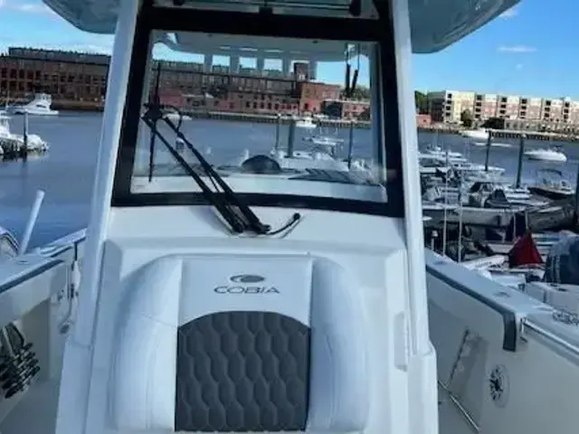 Cobia 285 Center Console