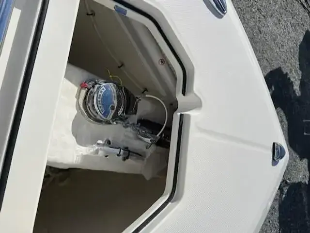 Cobia 265 Center Console Open