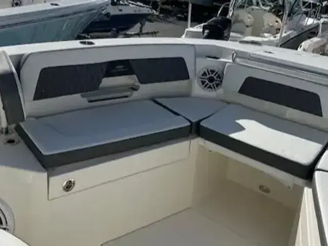 Cobia 265 Center Console Open