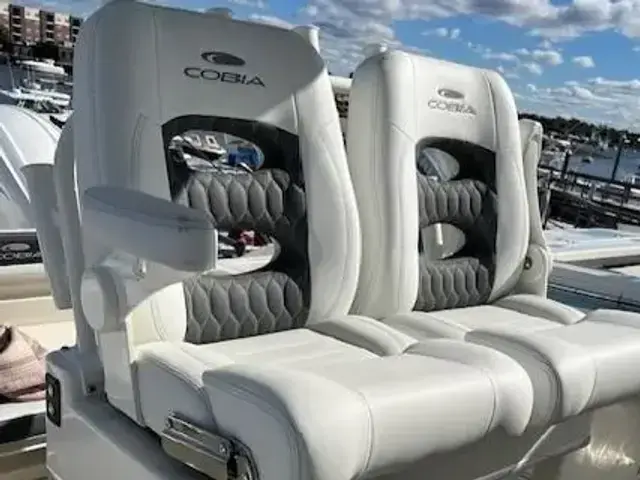 Cobia 265 Center Console Open