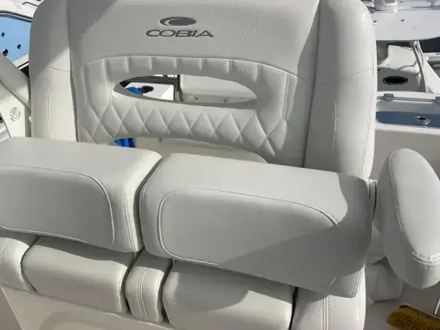 Cobia 220 Center Console