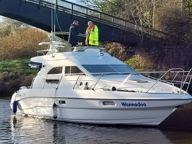 Sealine F33 Flybridge