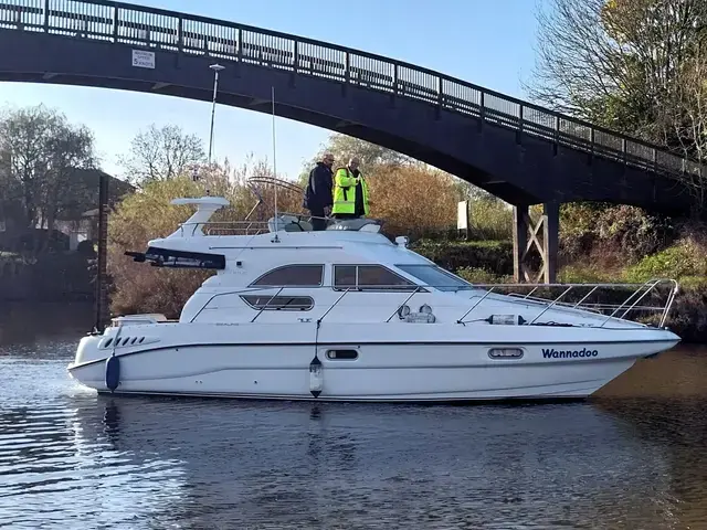 Sealine F33 Flybridge