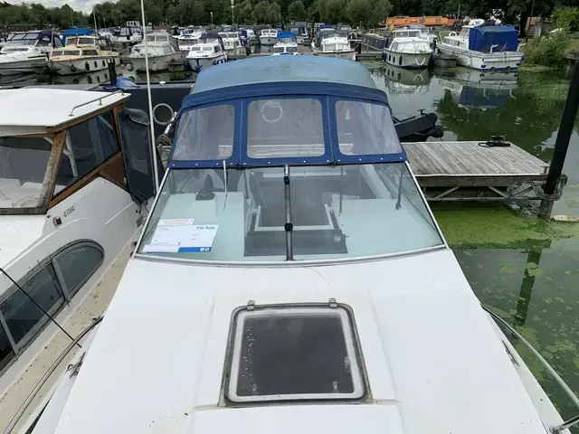 Chris Craft 24 Express Cruiser