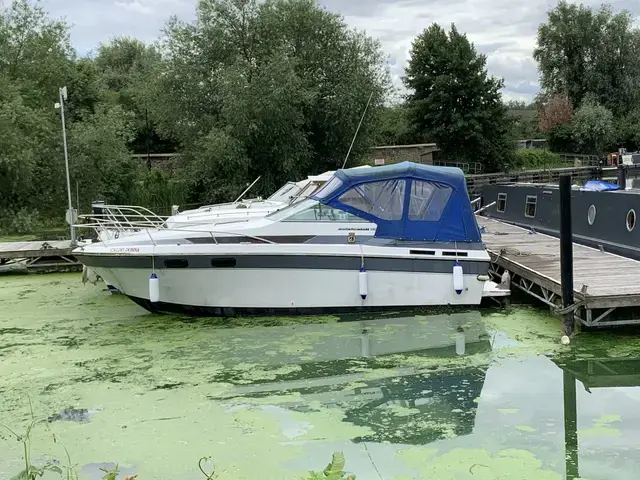 Chris Craft 24 Express Cruiser