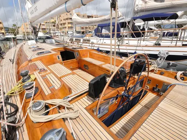 Custom Phenix CRUISING YACHT