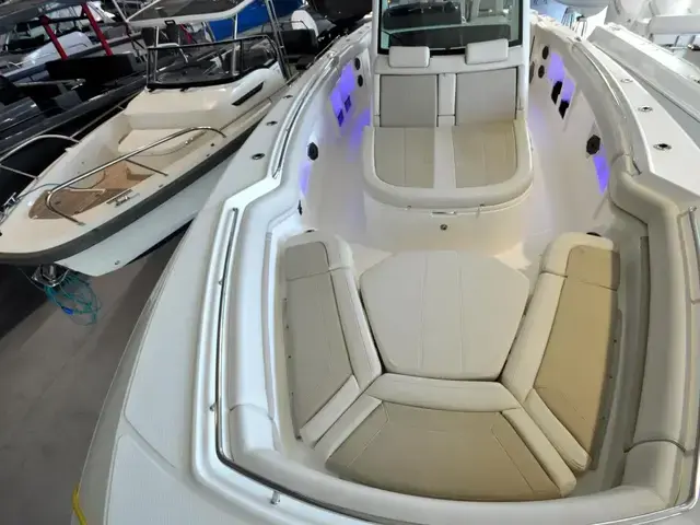 Boston Whaler 380 Outrage