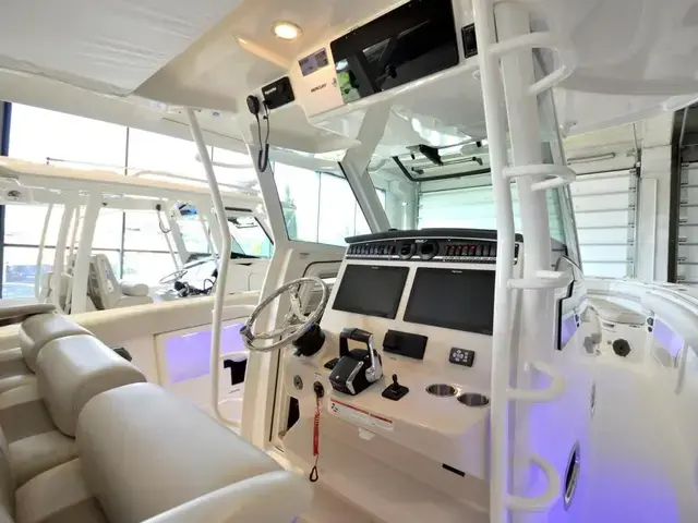 Boston Whaler 380 Outrage