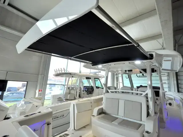 Boston Whaler 380 Outrage