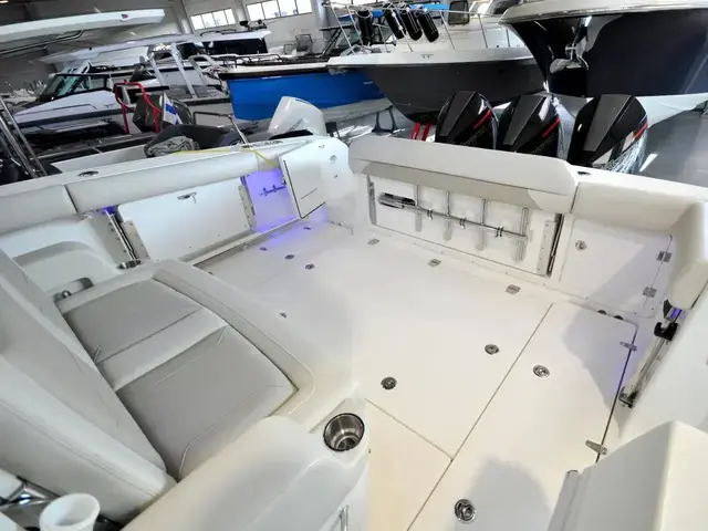 Boston Whaler 380 Outrage