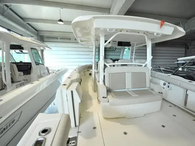 Boston Whaler 380 Outrage