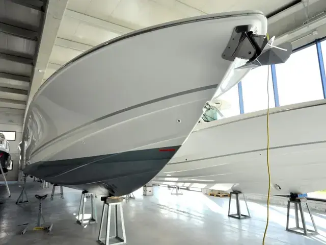 Boston Whaler 380 Outrage