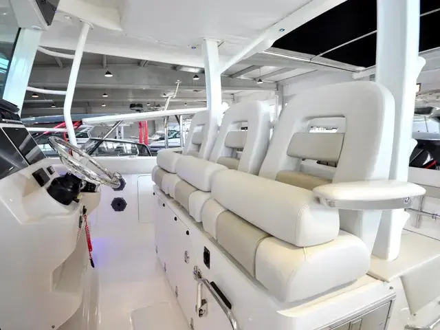 Boston Whaler 380 Outrage