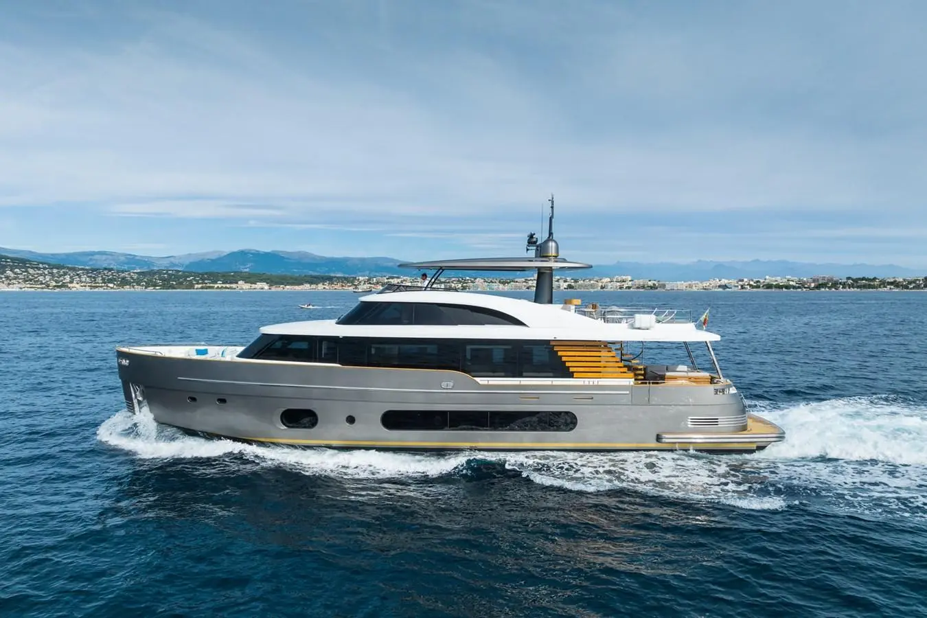 2020 Azimut magellano 25