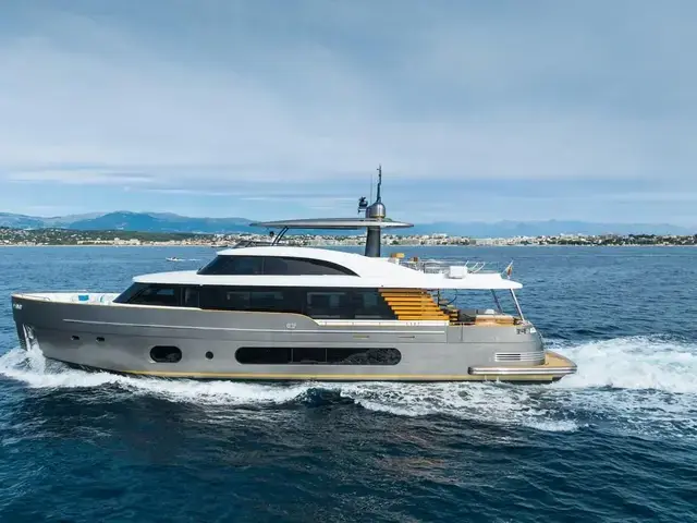 Azimut Magellano 25