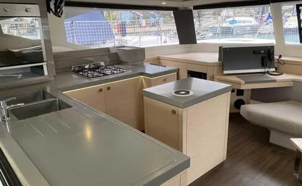 2019 Fountaine Pajot saona 47