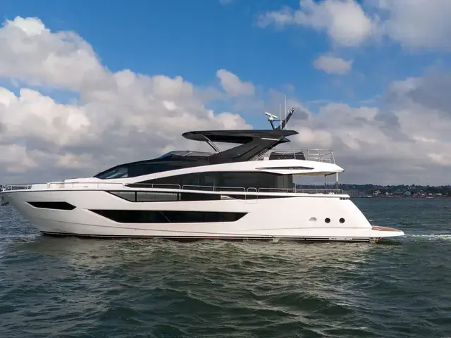 Sunseeker 88 Yacht