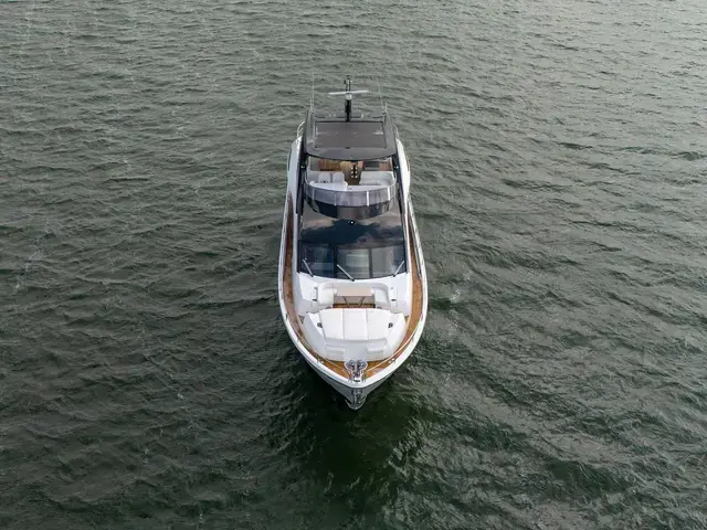 Sunseeker 88 Yacht