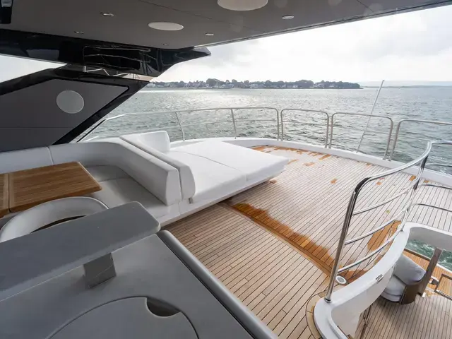 Sunseeker 88 Yacht