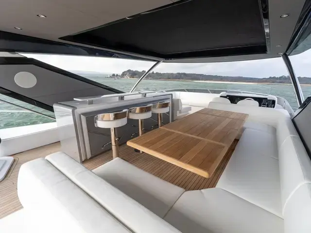 Sunseeker 88 Yacht