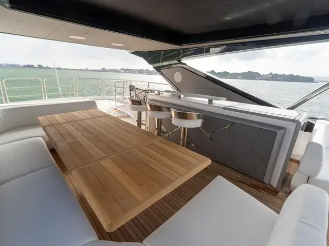 Sunseeker 88 Yacht