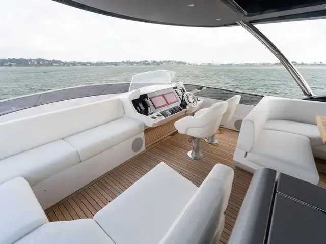 Sunseeker 88 Yacht