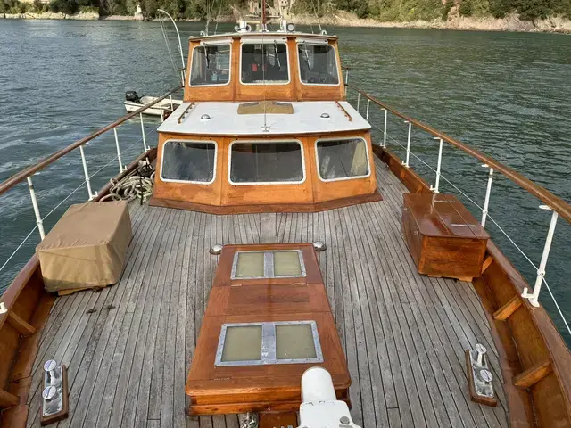 Classic Philips 50 Motor Yacht