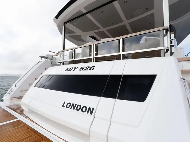 Sunseeker 88 Yacht