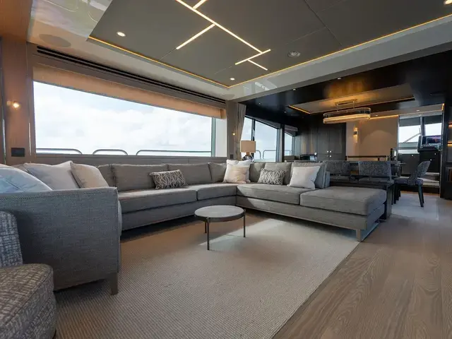 Sunseeker 88 Yacht