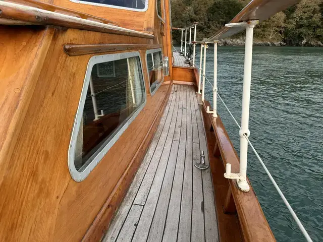 Classic Philips 50 Motor Yacht