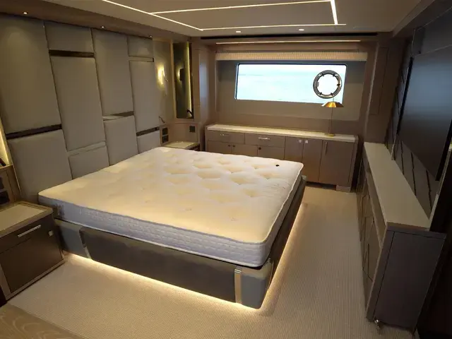 Sunseeker 88 Yacht