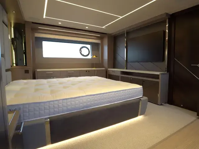 Sunseeker 88 Yacht