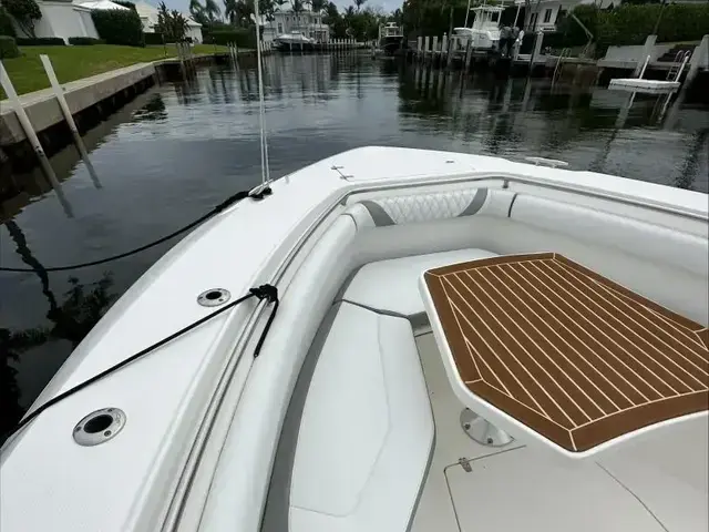 Boston Whaler 300 Outrage