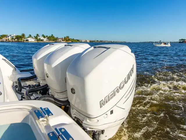 Boston Whaler 300 Outrage