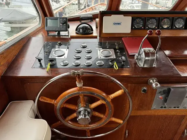 Classic Philips 50 Motor Yacht