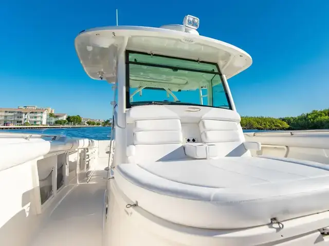 Boston Whaler 300 Outrage