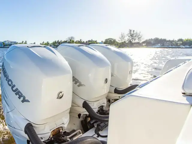 Boston Whaler 300 Outrage