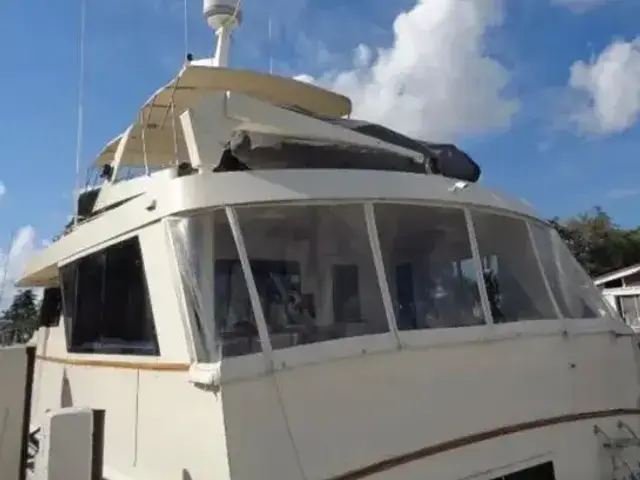 Hatteras 67 Cockpit Motor Yacht