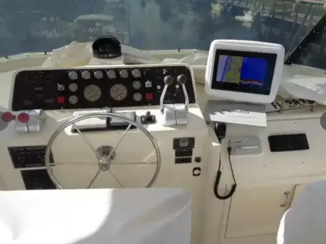 Hatteras 67 Cockpit Motor Yacht