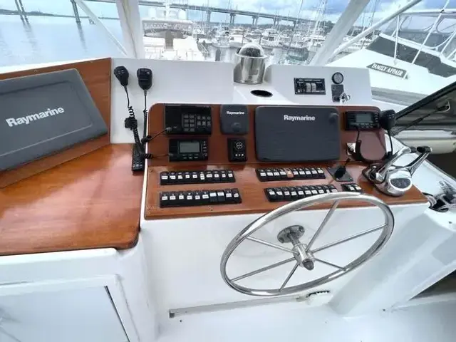 Hatteras 78 Cockpit Motor Yacht