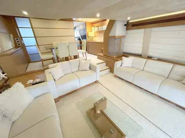 Ferretti Yachts 780 Ht