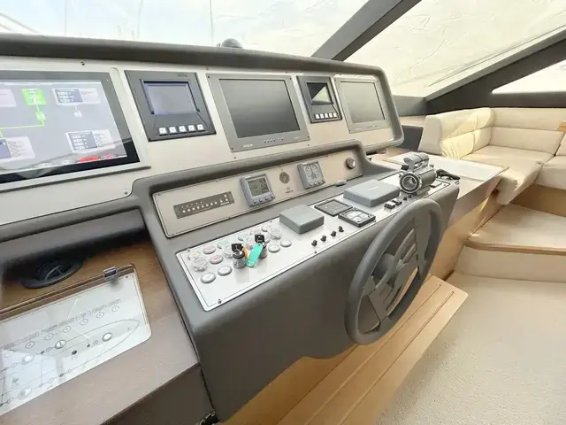 Ferretti Yachts 780 Ht