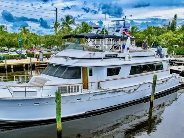 Hatteras 80 Cockpit Motor Yacht