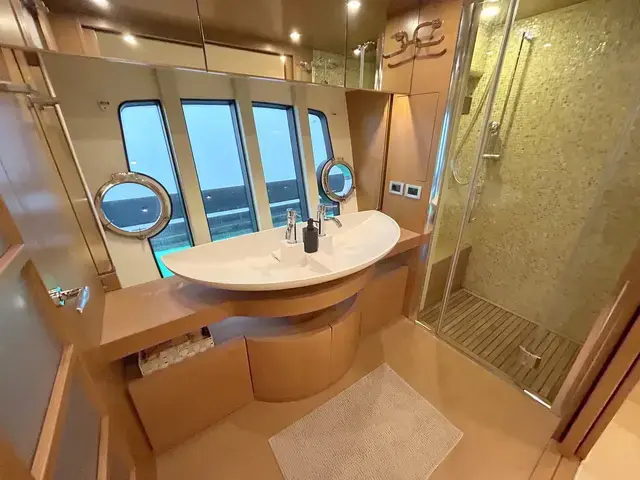 Ferretti Yachts 780 Ht