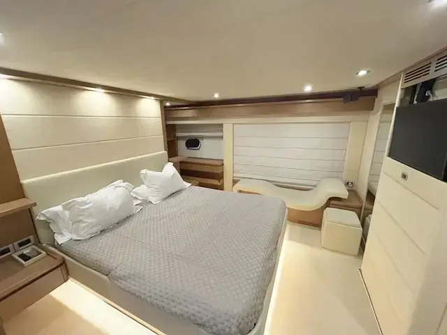 Ferretti Yachts 780 Ht