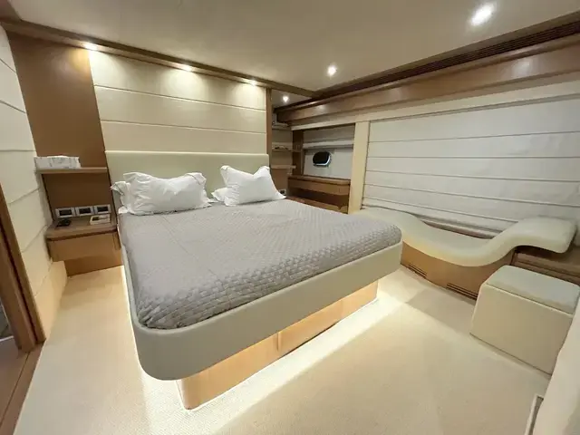 Ferretti Yachts 780 Ht