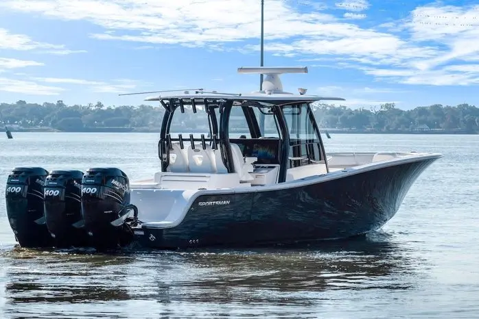 2022 Sportsman open 352 center console